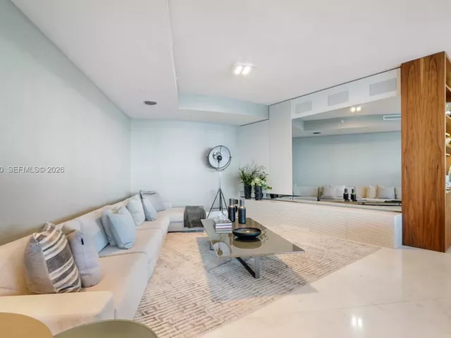 4-bedroom condo for rent in Sunny Isles Beach - 18555 Collins Ave 4305 - MondialRealty