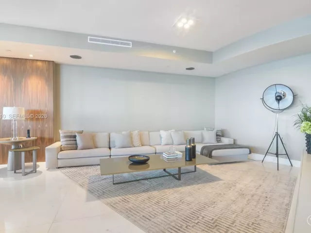 4-bedroom condo for rent in Sunny Isles Beach - 18555 Collins Ave 4305 - MondialRealty