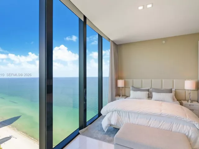 4-bedroom condo for rent in Sunny Isles Beach - 18555 Collins Ave 4305 - MondialRealty