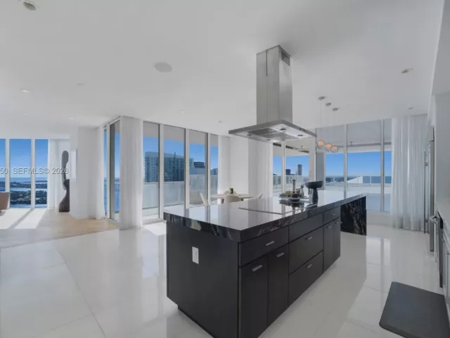 4-bedroom condo for sale in Miami - 2020 N Bayshore Dr PH4302 - MondialRealty
