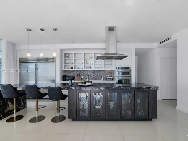 4-bedroom condo for sale in Miami - 2020 N Bayshore Dr PH4302 - MondialRealty