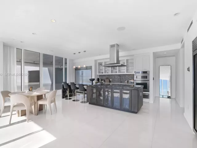 4-bedroom condo for sale in Miami - 2020 N Bayshore Dr PH4302 - MondialRealty