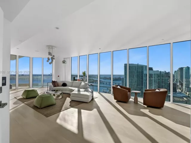 4-bedroom condo for sale in Miami - 2020 N Bayshore Dr PH4302 - MondialRealty