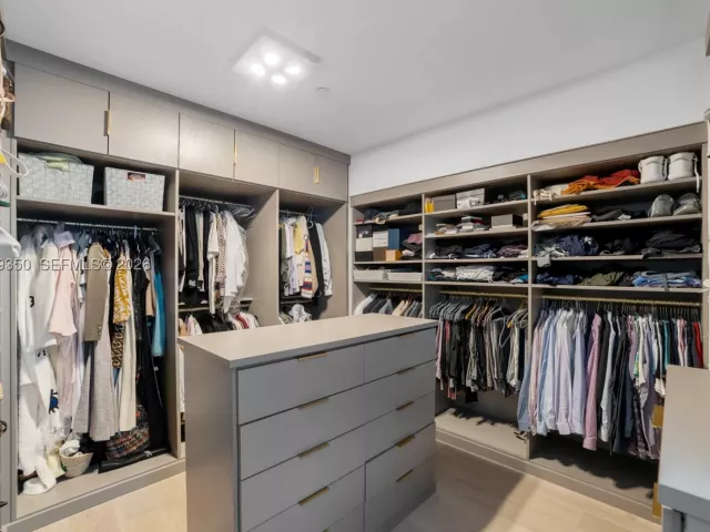 4-bedroom condo for sale in Miami - 2020 N Bayshore Dr PH4302 - MondialRealty