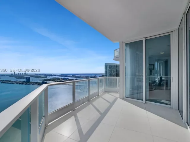4-bedroom condo for sale in Miami - 2020 N Bayshore Dr PH4302 - MondialRealty