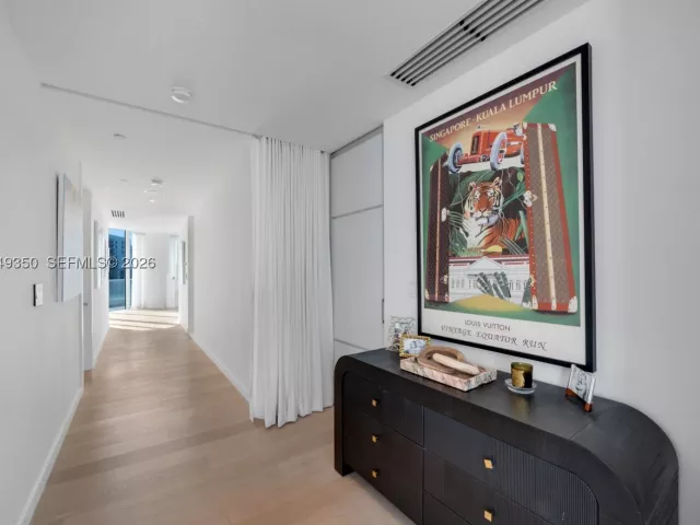 4-bedroom condo for sale in Miami - 2020 N Bayshore Dr PH4302 - MondialRealty