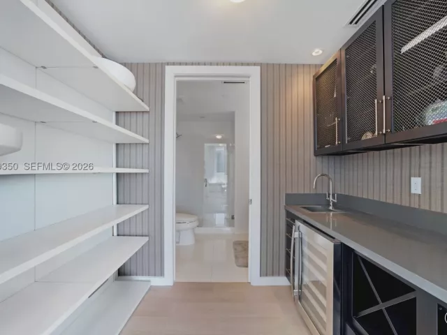 4-bedroom condo for sale in Miami - 2020 N Bayshore Dr PH4302 - MondialRealty