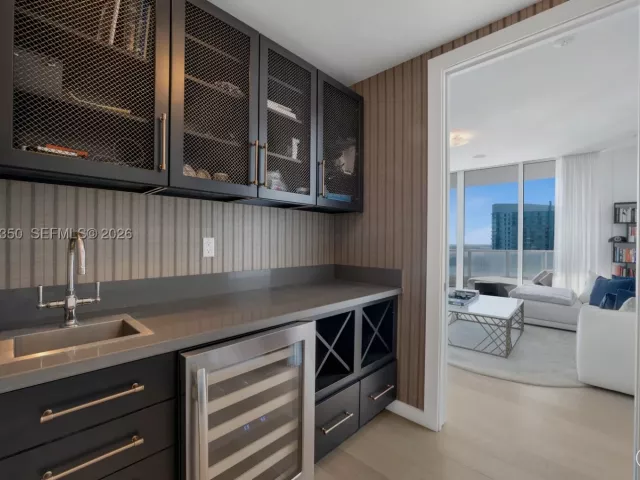 4-bedroom condo for sale in Miami - 2020 N Bayshore Dr PH4302 - MondialRealty