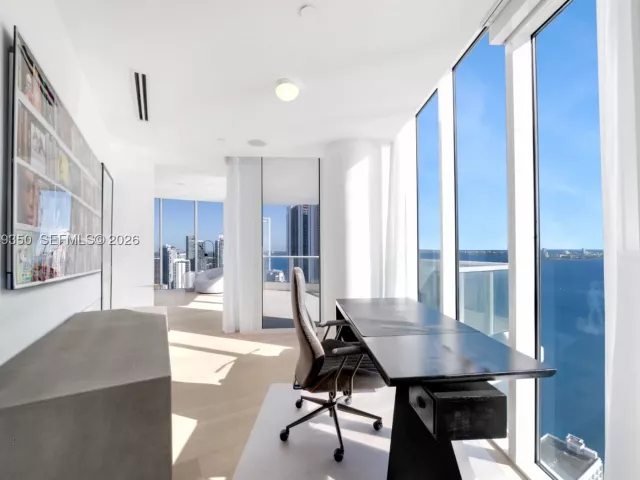 4-bedroom condo for sale in Miami - 2020 N Bayshore Dr PH4302 - MondialRealty