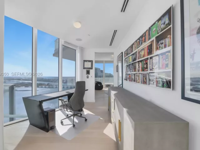 4-bedroom condo for sale in Miami - 2020 N Bayshore Dr PH4302 - MondialRealty