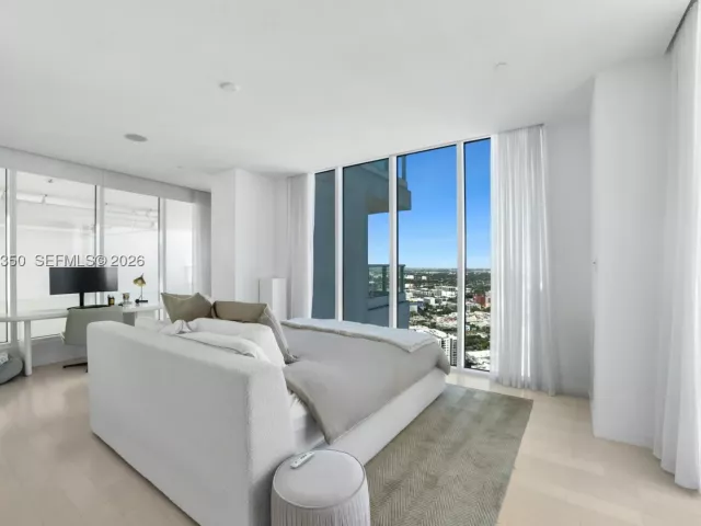 4-bedroom condo for sale in Miami - 2020 N Bayshore Dr PH4302 - MondialRealty