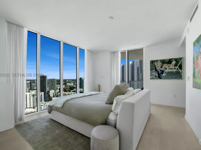 4-bedroom condo for sale in Miami - 2020 N Bayshore Dr PH4302 - MondialRealty