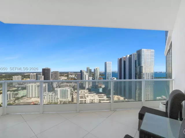 4-bedroom condo for sale in Miami - 2020 N Bayshore Dr PH4302 - MondialRealty