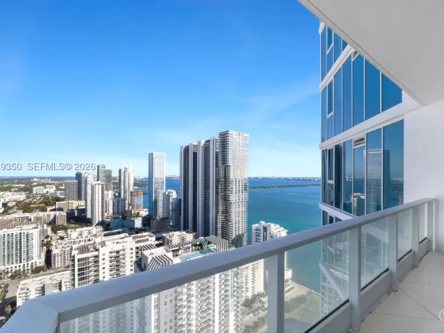 4-bedroom condo for sale in Miami - 2020 N Bayshore Dr PH4302 - MondialRealty