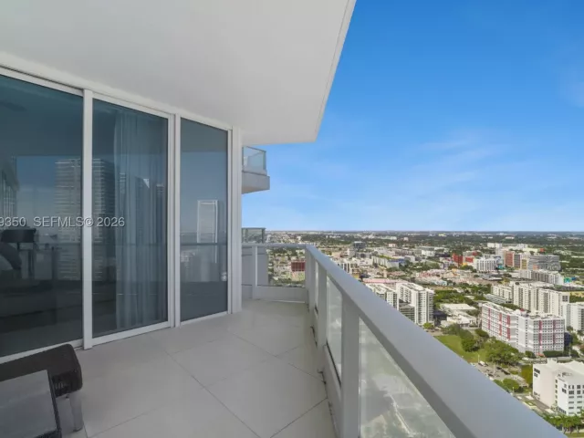 4-bedroom condo for sale in Miami - 2020 N Bayshore Dr PH4302 - MondialRealty