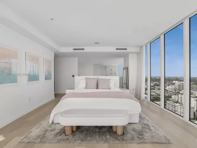 4-bedroom condo for sale in Miami - 2020 N Bayshore Dr PH4302 - MondialRealty