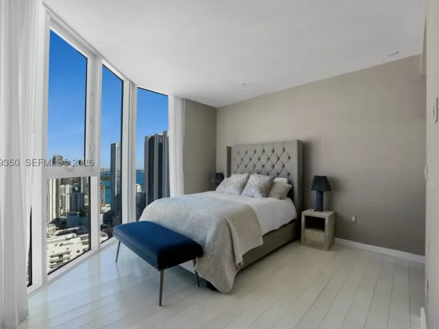 4-bedroom condo for sale in Miami - 2020 N Bayshore Dr PH4302 - MondialRealty