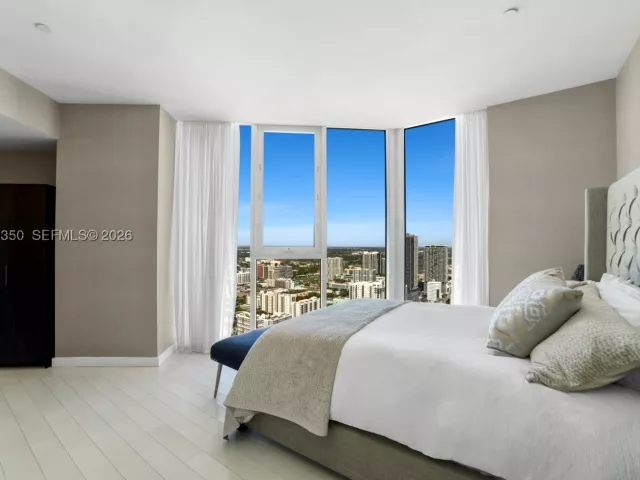 4-bedroom condo for sale in Miami - 2020 N Bayshore Dr PH4302 - MondialRealty