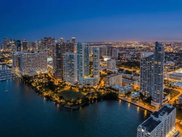 4-bedroom condo for sale in Miami - 2020 N Bayshore Dr PH4302 - MondialRealty