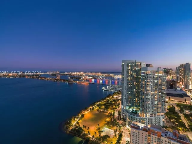 4-bedroom condo for sale in Miami - 2020 N Bayshore Dr PH4302 - MondialRealty
