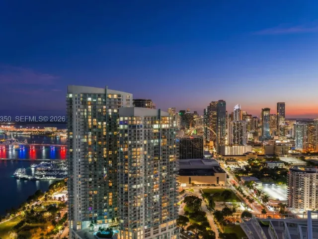 4-bedroom condo for sale in Miami - 2020 N Bayshore Dr PH4302 - MondialRealty