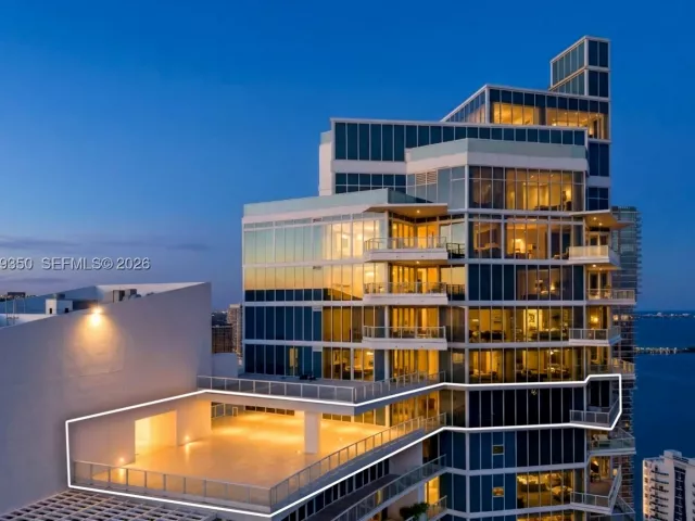 4-bedroom condo for sale in Miami - 2020 N Bayshore Dr PH4302 - MondialRealty