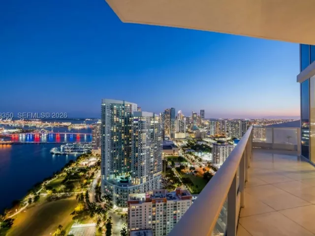 4-bedroom condo for sale in Miami - 2020 N Bayshore Dr PH4302 - MondialRealty