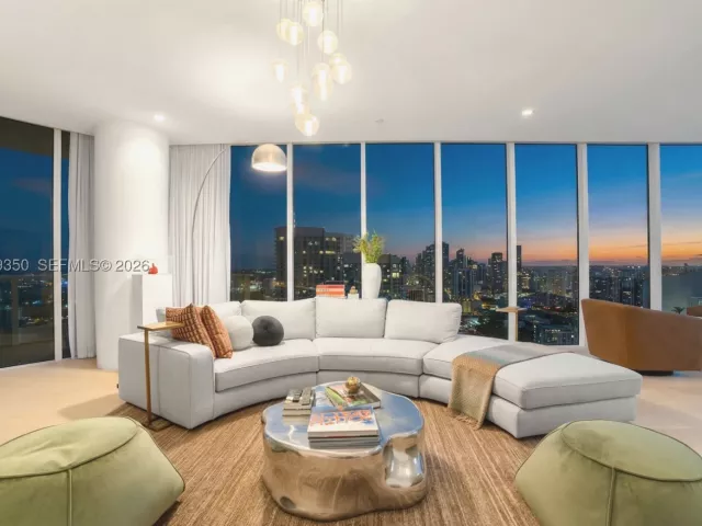 4-bedroom condo for sale in Miami - 2020 N Bayshore Dr PH4302 - MondialRealty