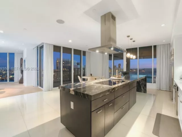 4-bedroom condo for sale in Miami - 2020 N Bayshore Dr PH4302 - MondialRealty