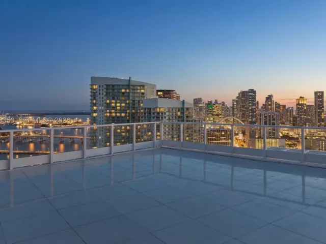 4-bedroom condo for sale in Miami - 2020 N Bayshore Dr PH4302 - MondialRealty