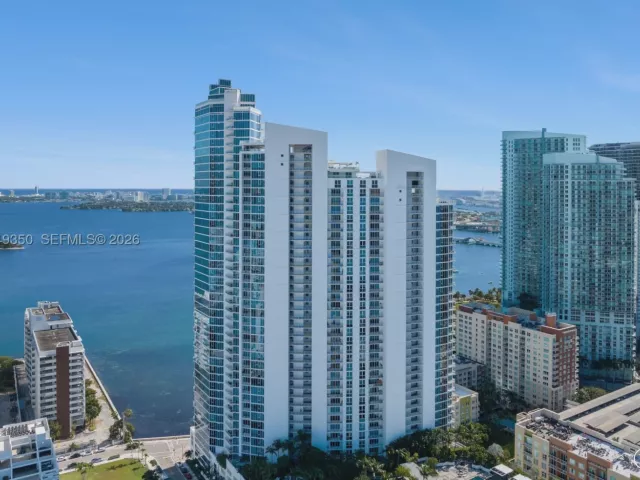 4-bedroom condo for sale in Miami - 2020 N Bayshore Dr PH4302 - MondialRealty