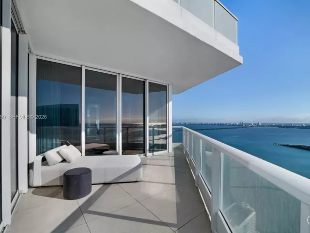 4-bedroom condo for sale in Miami - 2020 N Bayshore Dr PH4302 - MondialRealty