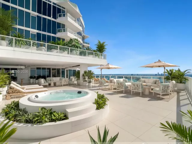 4-bedroom condo for sale in Miami - 2020 N Bayshore Dr PH4302 - MondialRealty