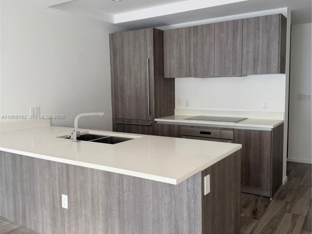 Apartment for sale  Unit #2002 - photo 7283800