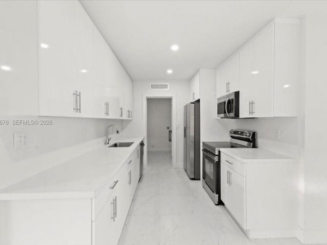 Home for rent at 19320 NW 37th Ave - photo 7276228