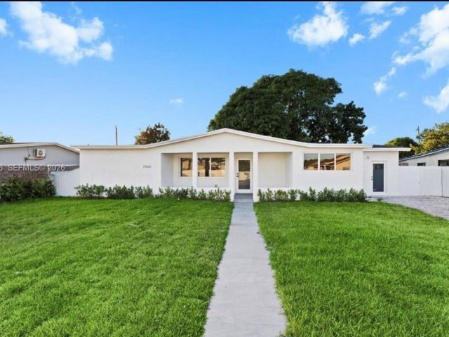 Home for rent at 19320 NW 37th Ave - photo 7276234