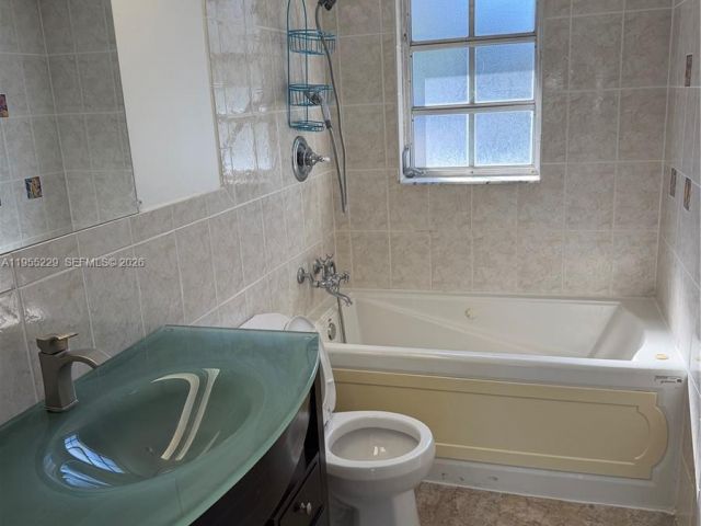 3-bedroom home for rent in Pompano Beach - 3115 N Palm Aire Dr 3115 - MondialRealty