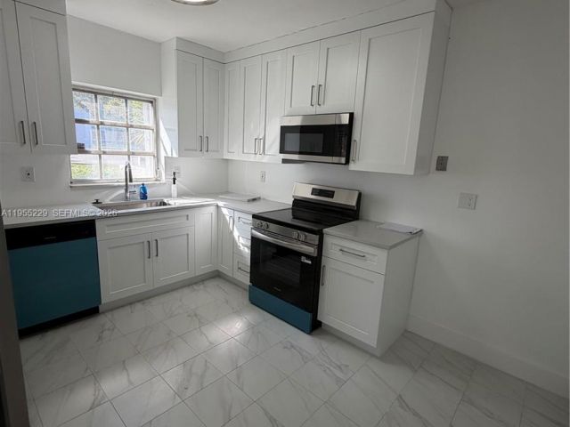 3-bedroom home for rent in Pompano Beach - 3115 N Palm Aire Dr 3115 - MondialRealty