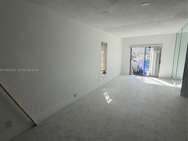 3-bedroom home for rent in Pompano Beach - 3115 N Palm Aire Dr 3115 - MondialRealty