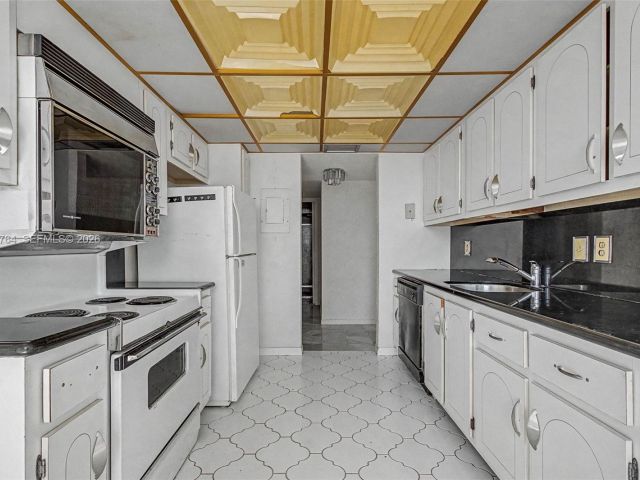 Apartment for sale  Unit #14M - photo 7434014