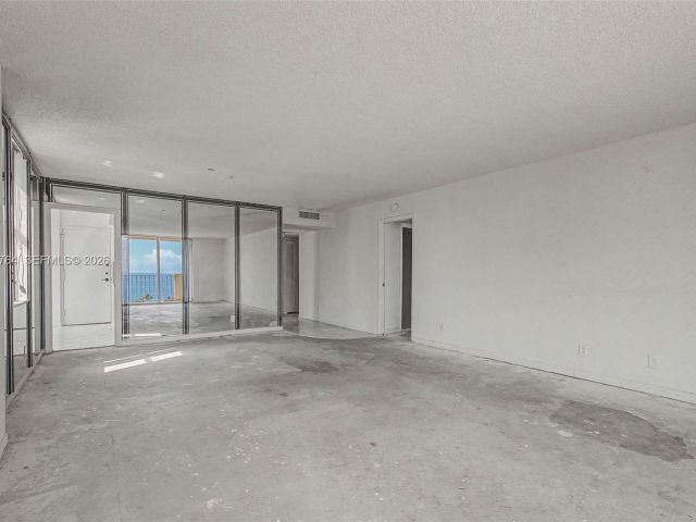 Apartment for sale  Unit #14M - photo 7434020