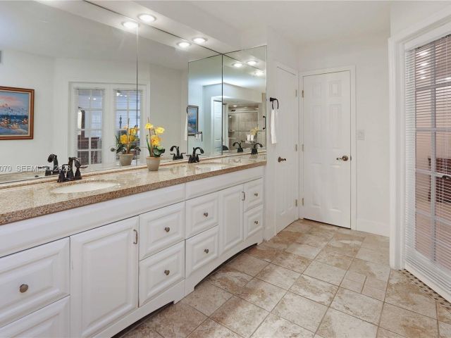 Apartment for sale  Unit #727 - photo 7285350