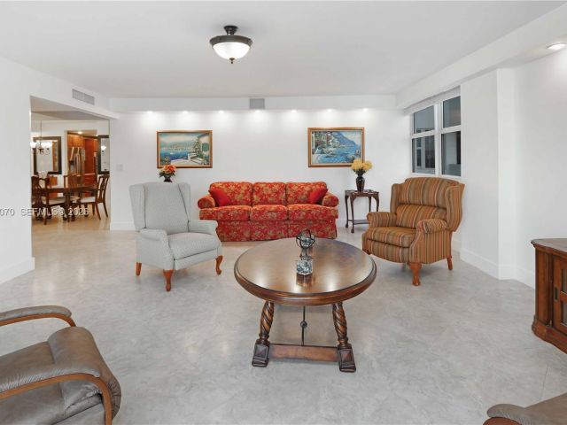 Apartment for sale  Unit #727 - photo 7285357