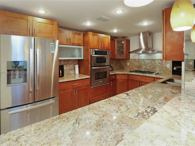 Apartment for sale  Unit #727 - photo 7285361