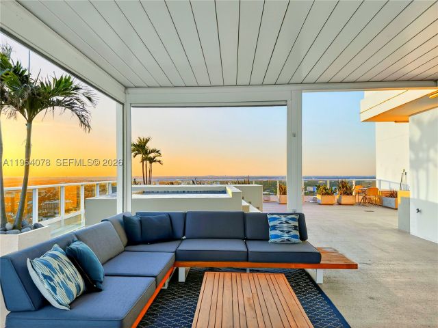 4-bedroom condo for sale in Miami - 2020 N Bayshore Dr PH-4104 - MondialRealty