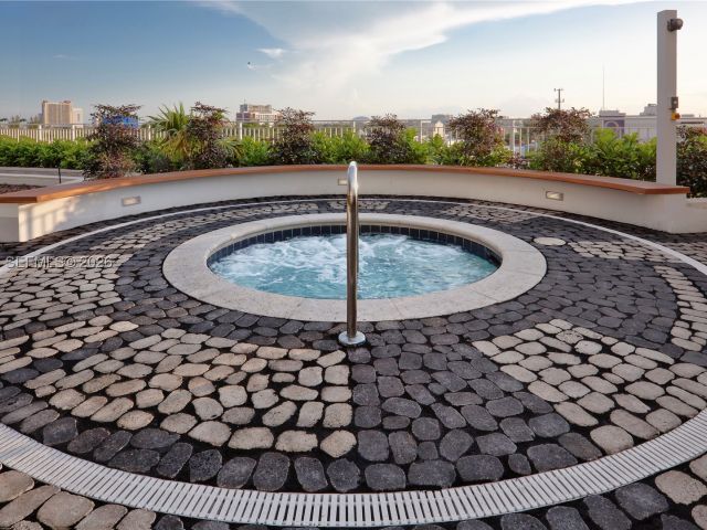 4-bedroom condo for sale in Miami - 2020 N Bayshore Dr PH-4104 - MondialRealty