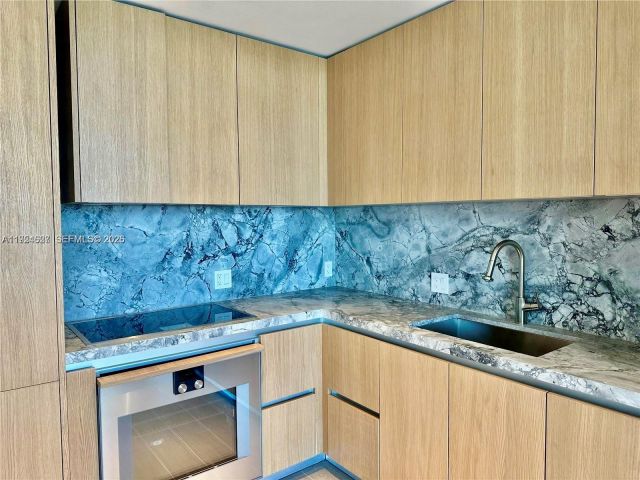 Apartment for sale  Unit #1208 - photo 7286333