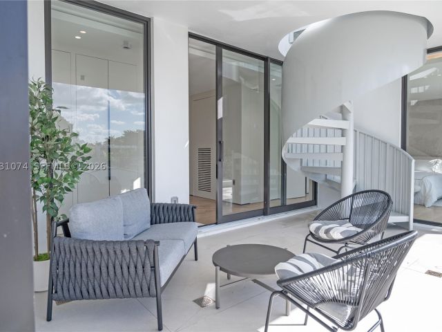 5-bedroom home for sale in Miami Beach - 1045 W 47th Ct - MondialRealty
