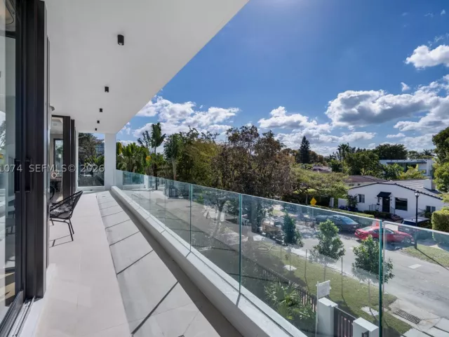 5-bedroom home for sale in Miami Beach - 1045 W 47th Ct - MondialRealty
