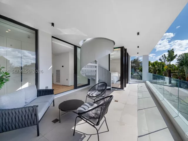 5-bedroom home for sale in Miami Beach - 1045 W 47th Ct - MondialRealty